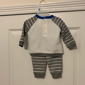 Two piece baby outfit. 0-3 months. NWT.